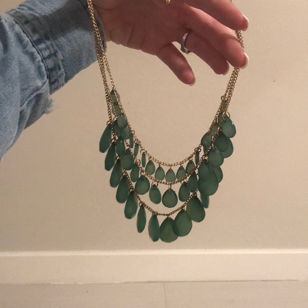 Three layered green necklace